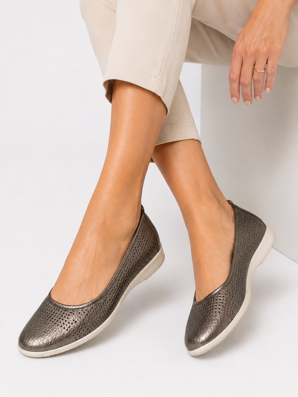 Clarks Collection Jenette Ease Metallic Pewter Ballet Flats